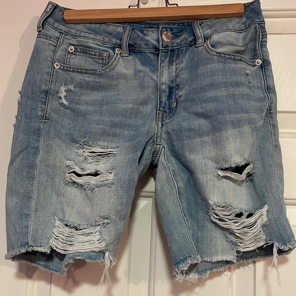 American Eagle Tomgirl Bermuda Shorts Size 2